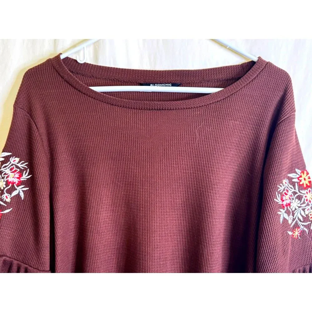 BloomChic Women's Brown Waffle Knit Blouse Floral Embroidery Size 12 - Picture 2 of 9
